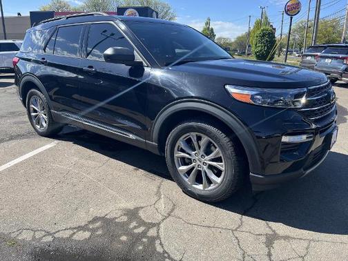 AGATE BLACK METALLIC 2022 Ford Explorer XLT