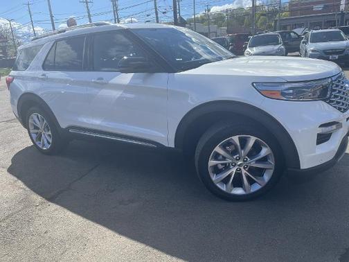 STAR WHITE MET TRI-COAT 2022 Ford Explorer PLATINUM