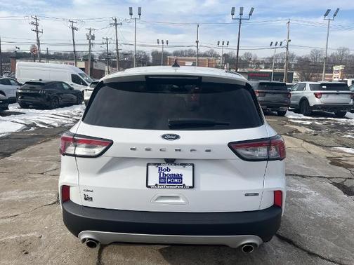 OXFORD WHITE 2022 Ford Escape SE