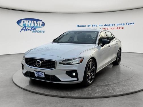 Crystal White Pearl Metallic 2019 Volvo S60 T6 R-Design