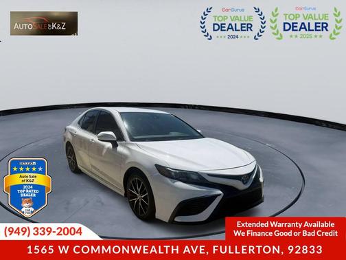 Super White 2021 Toyota Camry SE