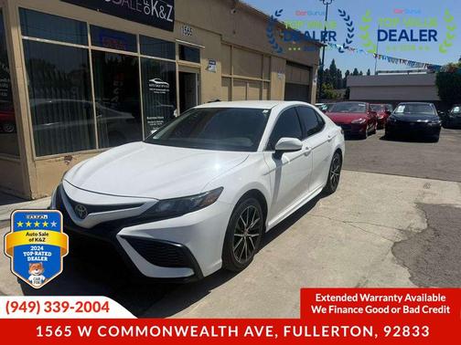 Super White 2021 Toyota Camry SE