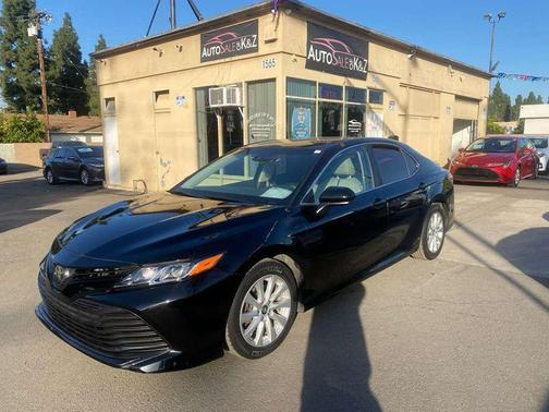 2018 Toyota Camry LE