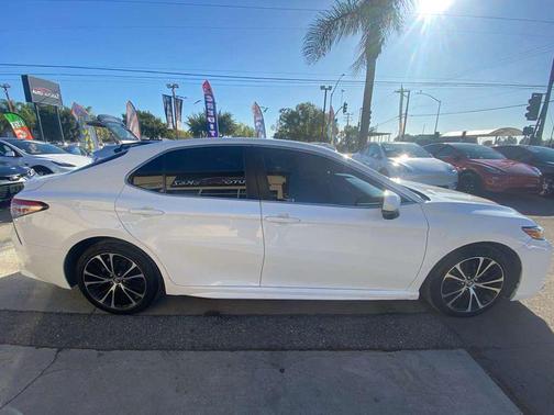 2019 Toyota Camry SE