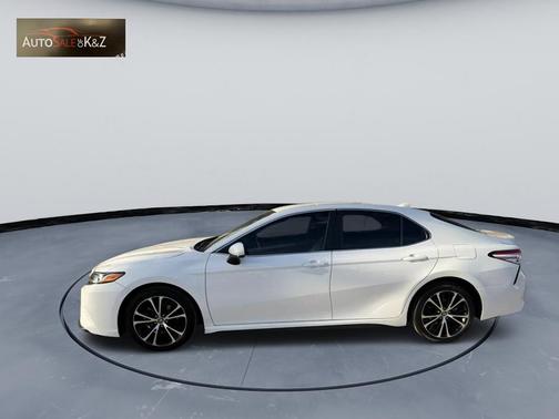 Super White 2020 Toyota Camry SE