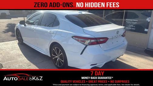 Super White 2019 Toyota Camry SE