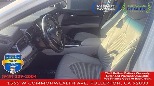 Super White 2019 Toyota Camry SE