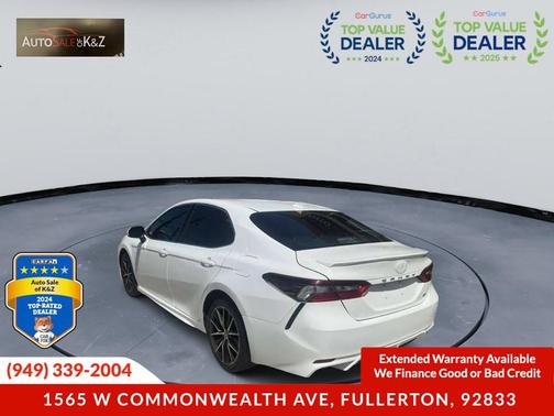 Super White 2019 Toyota Camry SE