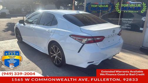 Super White 2019 Toyota Camry SE