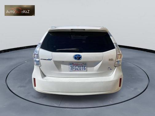 2014 Toyota Prius v Three