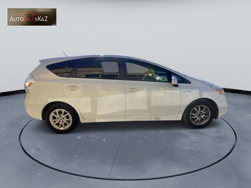 2014 Toyota Prius v Three