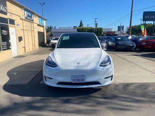 2022 Tesla Model Y Long Range Dual Motor All-Wheel Drive