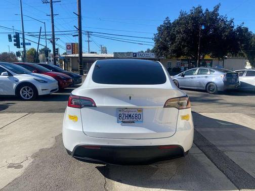 2022 Tesla Model Y Long Range Dual Motor All-Wheel Drive