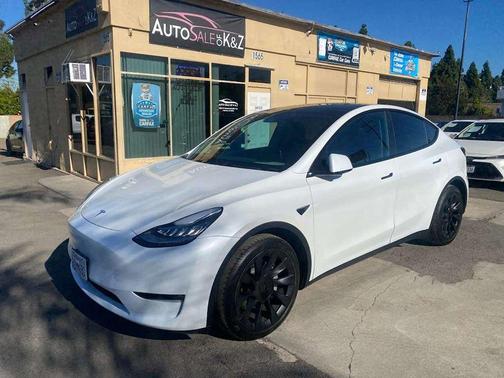 2022 Tesla Model Y Long Range Dual Motor All-Wheel Drive