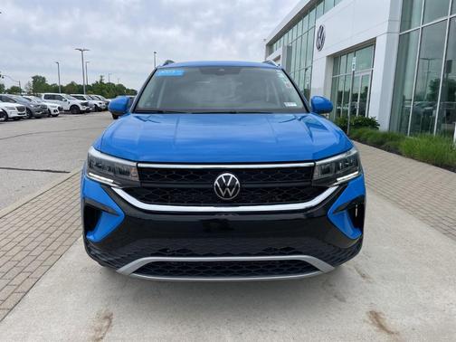 Cornflower Blue 2023 Volkswagen Taos 1.5T SE