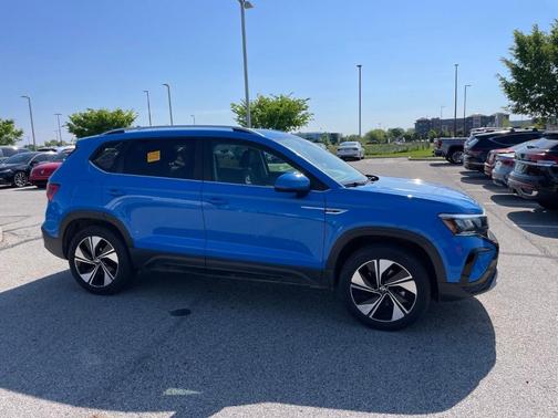 Cornflower Blue 2023 Volkswagen Taos 1.5T SE