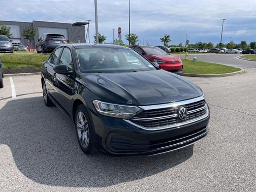 Deep Black Pearl Effect 2024 Volkswagen Jetta 1.5T SE