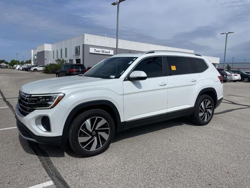 Opal White Pearl Effect 2025 Volkswagen Atlas 2.0T SEL