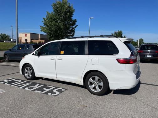 Super White 2017 Toyota Sienna LE