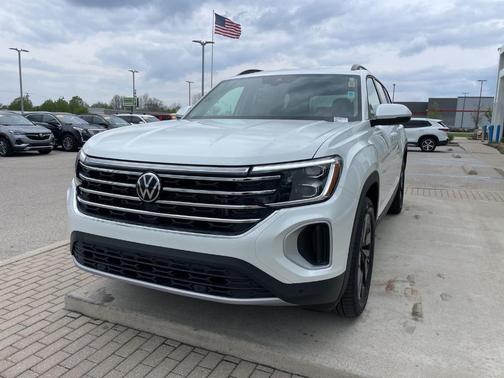 Opal White Pearl 2026 Volkswagen Atlas 2.0T SE W/TECHNOLOGY