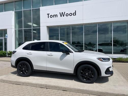 Platinum White Pearl 2024 Honda HR-V Sport