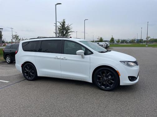 2018 Chrysler Pacifica Touring Plus