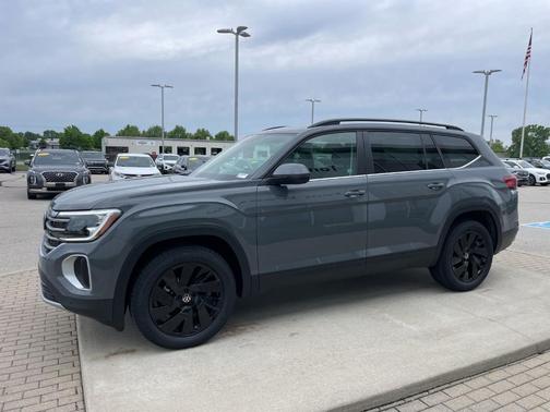 Pure Gray 2026 Volkswagen Atlas 2.0T SE W/TECHNOLOGY