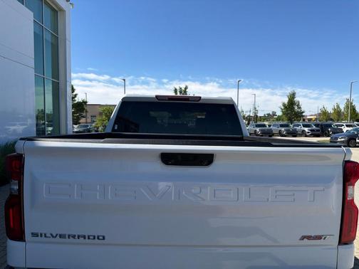 Summit White 2022 Chevrolet Silverado 1500 RST