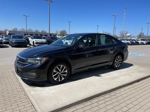 Deep Black Pearl Effect 2024 Volkswagen Jetta 1.5T S