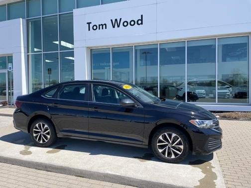 Deep Black Pearl Effect 2024 Volkswagen Jetta 1.5T S