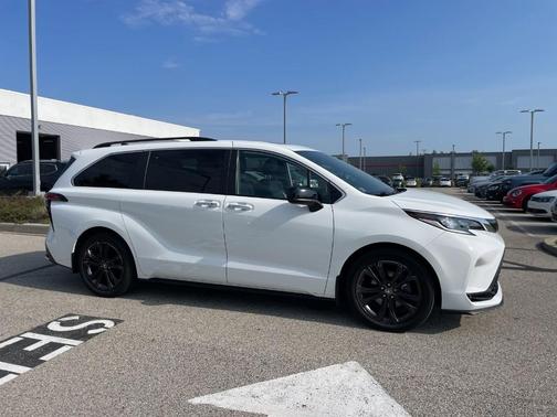 White 2022 Toyota Sienna XSE 7 Passenger
