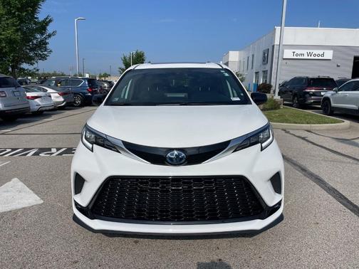 White 2022 Toyota Sienna XSE 7 Passenger