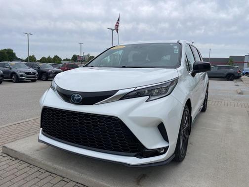 White 2022 Toyota Sienna XSE 7 Passenger