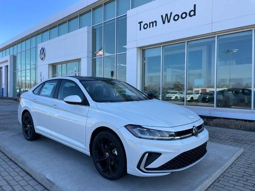 Opal White Pearl 2026 Volkswagen Jetta 1.5T SE