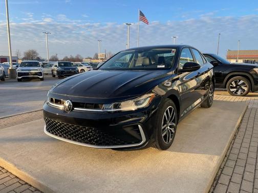 Deep Black Pearl Effect 2026 Volkswagen Jetta 1.5T SE