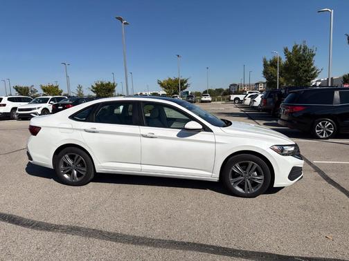 Opal White Pearl Effect 2023 Volkswagen Jetta 1.5T SE