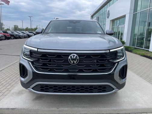 Silver Mist Metallic 2026 Volkswagen Atlas Cross Sport 2.0T SE