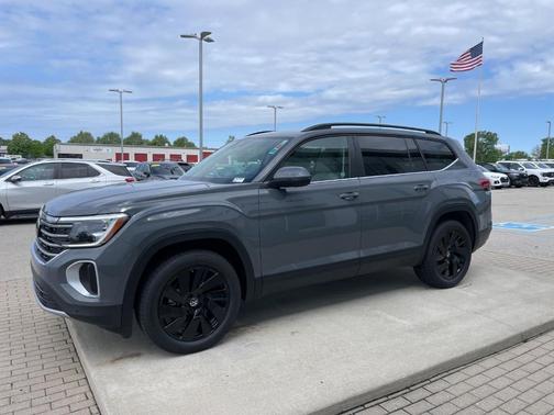 Pure Gray 2026 Volkswagen Atlas 2.0T SE W/TECHNOLOGY