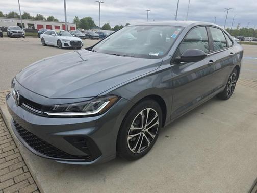 Platinum Gray Metallic 2027 Volkswagen Jetta 1.5T Sport