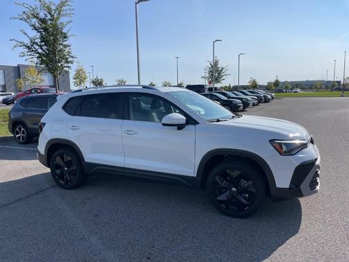 2025 Volkswagen Taos 1.5T SE