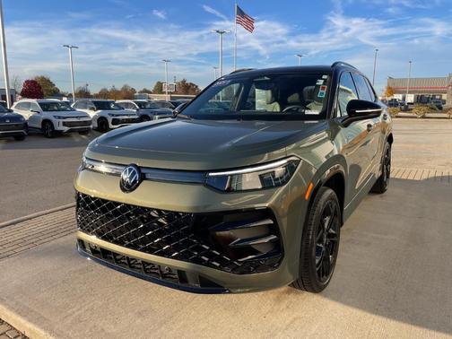 2025 Volkswagen Tiguan 2.0T SE R-Line Black