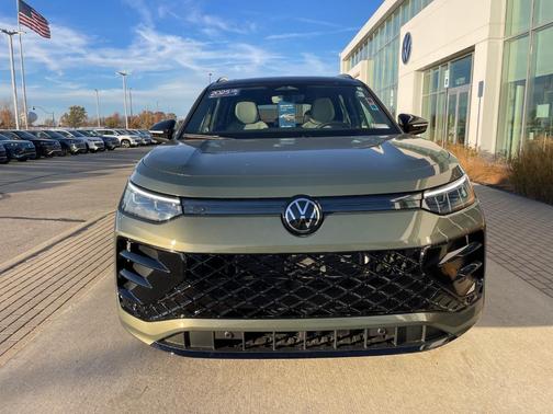 2025 Volkswagen Tiguan 2.0T SE R-Line Black