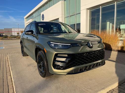 2025 Volkswagen Tiguan 2.0T SE R-Line Black