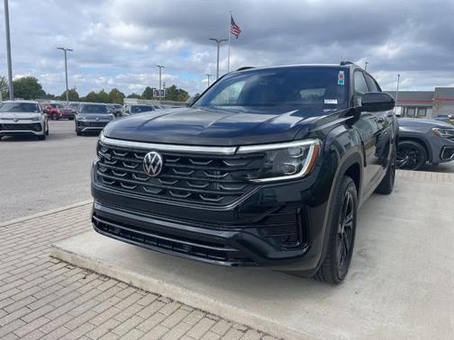 2026 Volkswagen Atlas Cross Sport 2.0T SEL R-Line Black