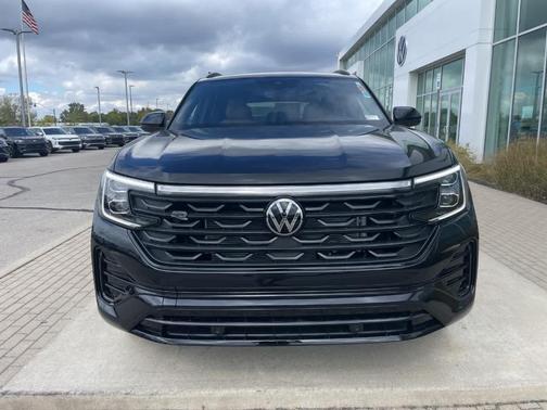 2026 Volkswagen Atlas Cross Sport 2.0T SEL R-Line Black