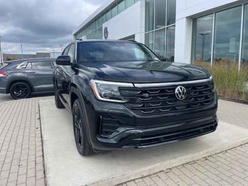 2026 Volkswagen Atlas Cross Sport 2.0T SEL R-Line Black