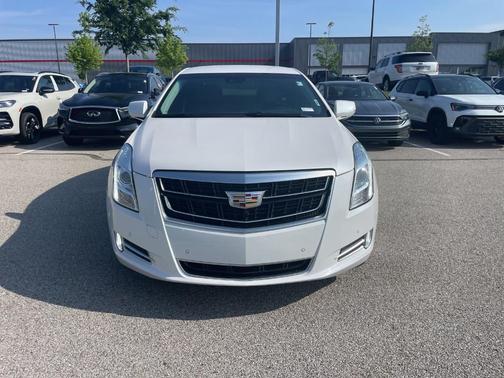 Crystal White Tri-Coat 2017 Cadillac XTS Luxury