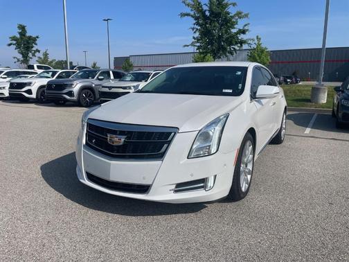 Crystal White Tri-Coat 2017 Cadillac XTS Luxury