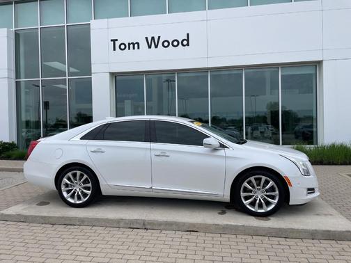 Crystal White Tri-Coat 2017 Cadillac XTS Luxury