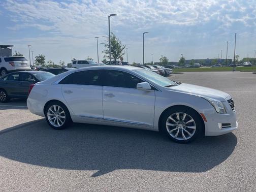 Crystal White Tri-Coat 2017 Cadillac XTS Luxury